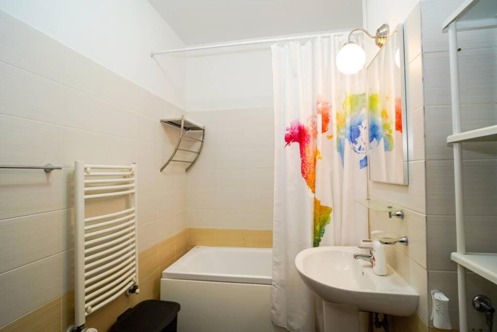 Sky Modern 1 Bedroom Apt W Free Parking บูคาเรสต์ ภายนอก รูปภาพ
